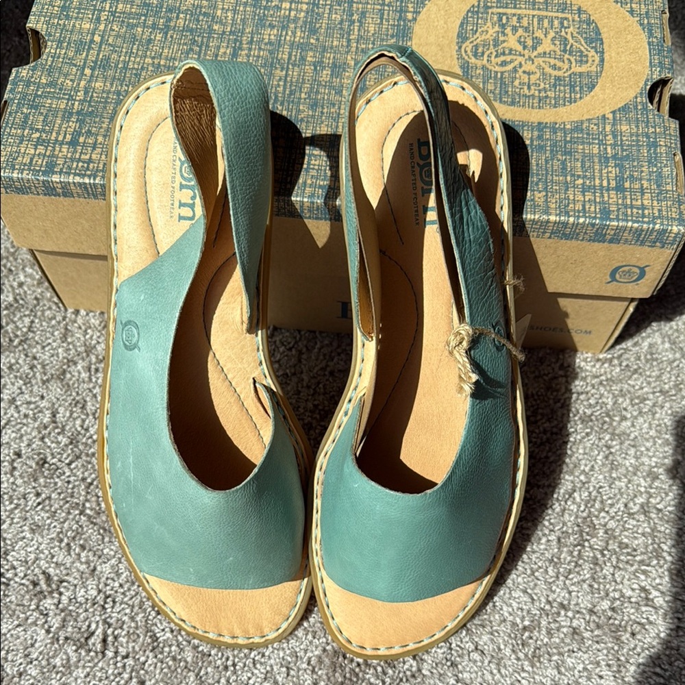 BORN Women's turquoise Leather Sandals